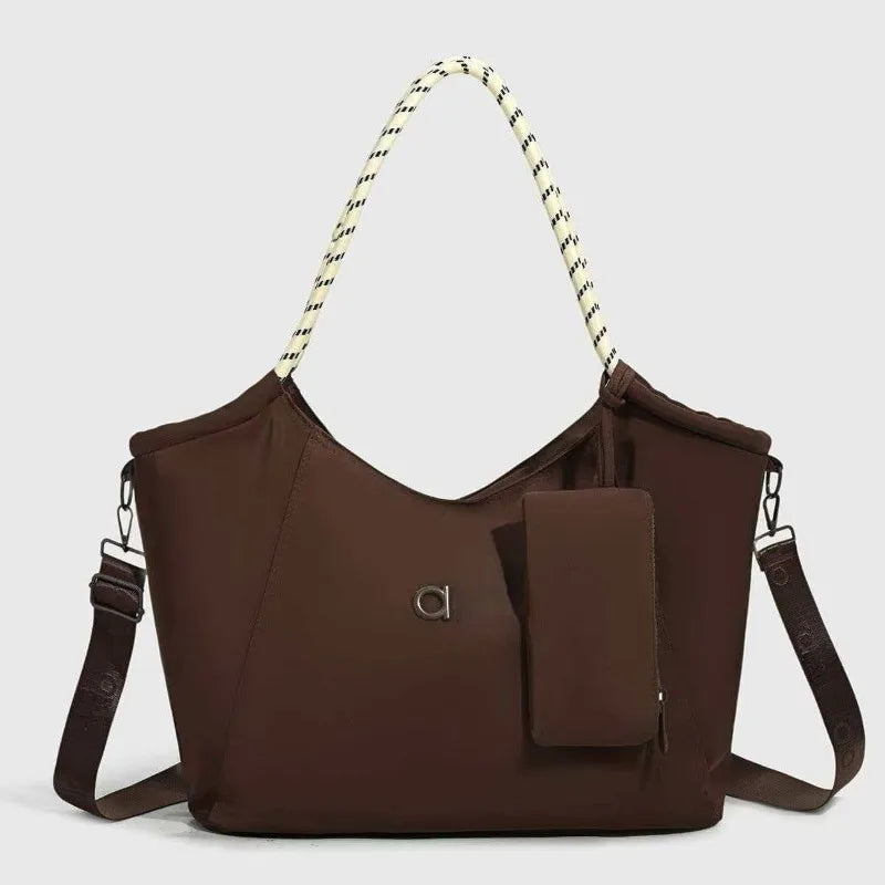 תיק מותג קרוסבודי עדין